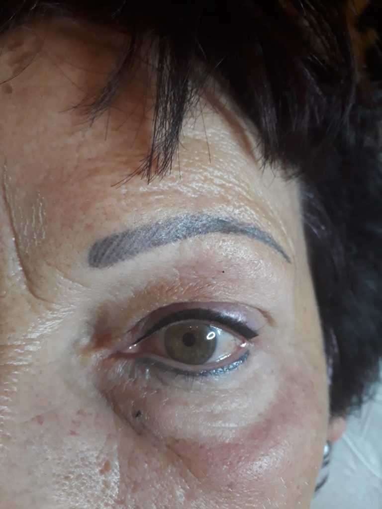 Permanent Makeup mit Wimpernkranzverdichtung